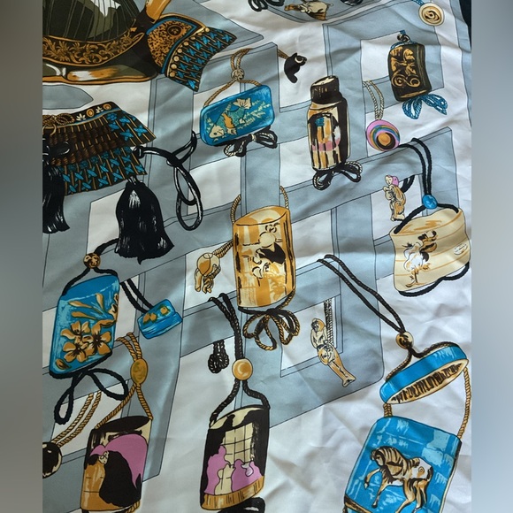 Water Silk New York Paris London 100% Polyester Asian Theme Square Scarf 35” - Picture 4 of 7